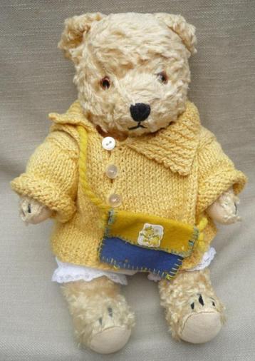Ouder teddybeertje met gele outfit beschikbaar voor biedingen