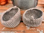 2 kleine gebreide mandjes (10 cm doorsnee ongeveer), Overige materialen, Mand, Rond, Nieuw