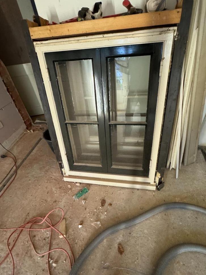 Klassiek raamkozijn, Doe-het-zelf en Verbouw, Kozijnen en Schuifpuien, Gebruikt, Raamkozijn, Hout, 75 tot 150 cm, 75 tot 150 cm