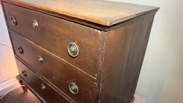 Antieke ladenkast (ca 1810?) beschikbaar voor biedingen