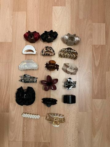 17 Haarknippen zijn zo goed als nieuw, enkele zijn nieuw! beschikbaar voor biedingen