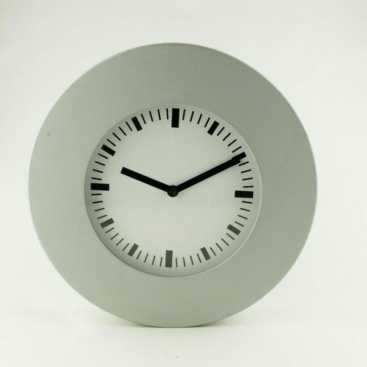 Vintage grijze klok Ikea Klunsa, Huis en Inrichting, Woonaccessoires | Klokken, Zo goed als nieuw, Wandklok, Analoog, Ophalen of Verzenden