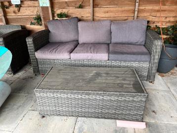 Lounge set beschikbaar voor biedingen