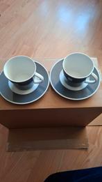 Twee kopjes en schotels van Douwe Egberts, Huis en Inrichting, Keuken | Servies, Keramiek, Ophalen of Verzenden, Zo goed als nieuw