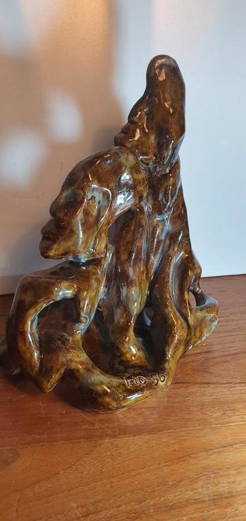 Keramieken sculptuur gesigneerd.  beschikbaar voor biedingen