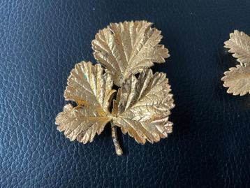 2 Vergulde Broches - Bladvorm beschikbaar voor biedingen
