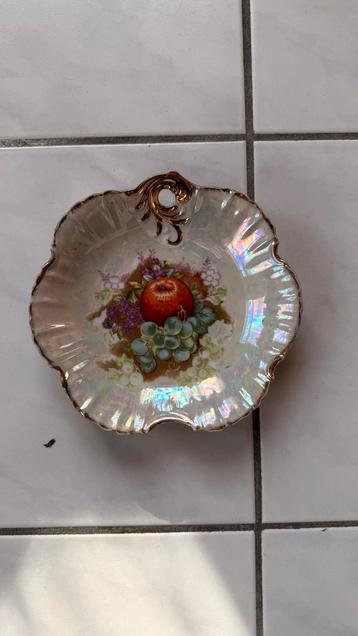 Antiek Decoratief Bord met Fruitmotief beschikbaar voor biedingen