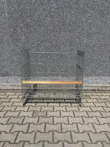 Partij draadmanden / Winkelmanden gebruikt beschikbaar voor biedingen