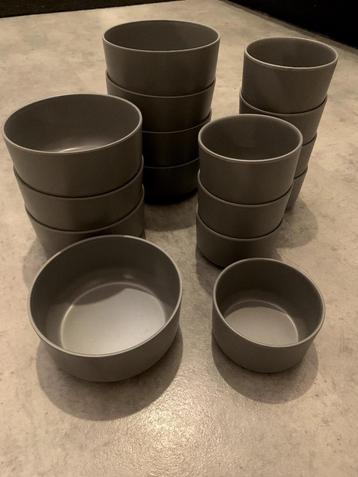 16 (camping) schaaltjes Diameters 13 cm en 9,5 cm beschikbaar voor biedingen