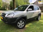 Hyundai Tucson 2.0i Style ORG NL/ AC / Trekhaak /APK 22-6-26, Auto's, Hyundai, Stof, Gebruikt, Zwart, 4 cilinders