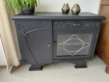 Vintage kastje met glas in lood beschikbaar voor biedingen