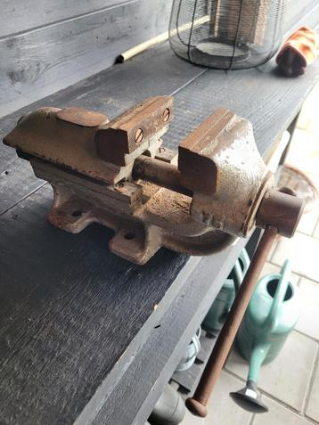 Vintage bankschroef 8,7 kg en soepel werkend beschikbaar voor biedingen