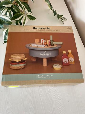 Houten barbequeset en broodrooster beschikbaar voor biedingen
