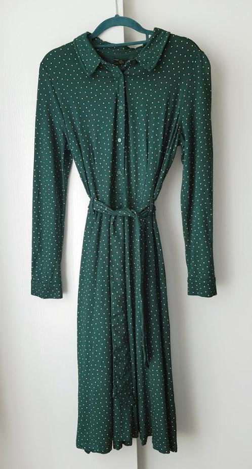 King Louie Sheeva Dress Little Dots Pine Green M nieuw, Kleding | Dames, Jurken, Nieuw, Maat 38/40 (M), Groen, Onder de knie, Verzenden