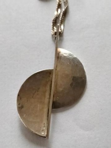 Prachtige antieke zilveren gehamerde hanger.. beschikbaar voor biedingen