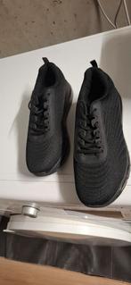 Zwarte sportschoenen maat 45 - Nieuw!, Nieuw, Ophalen of Verzenden, Generic, Sportschoenen