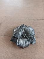 Vintag broche. Tin?Vintage bloedvormende broche, Ophalen of Verzenden, Overige materialen, Broche