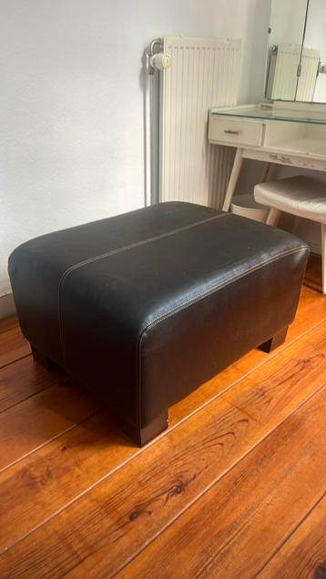 Hocker, leren hocker beschikbaar voor biedingen
