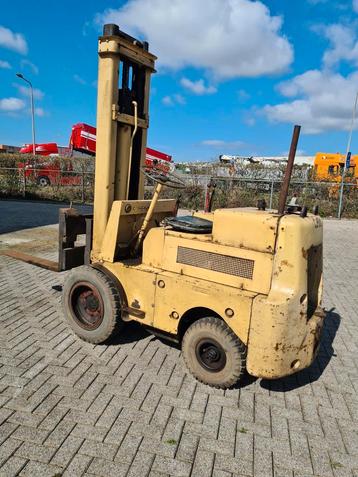 clark heftruck perkins diesel beschikbaar voor biedingen