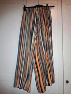 Bershka Pantalon XS - gestreept, Kleding | Dames, Broeken en Pantalons, Overige kleuren, Zo goed als nieuw, Maat 34 (XS) of kleiner