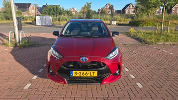 Toyota Yaris 1.5 Hybrid 116pk CVT 2021 Rood beschikbaar voor biedingen
