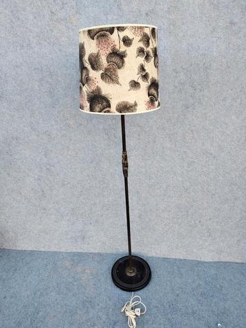 Vloerlamp beschikbaar voor biedingen