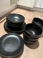 Serviesset zwart, Huis en Inrichting, Keuken | Servies, Ophalen of Verzenden, Zo goed als nieuw, Overige stijlen, Bord(en)