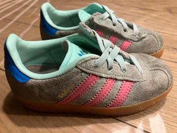 Leuke Adidas Gazelle maat 25,5 beschikbaar voor biedingen