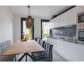 Complete set: Eettafel+ Bankje + 3 Stoelen beschikbaar voor biedingen