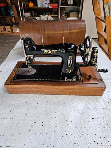 naaimachine met kap, goed onderhouden. beschikbaar voor biedingen