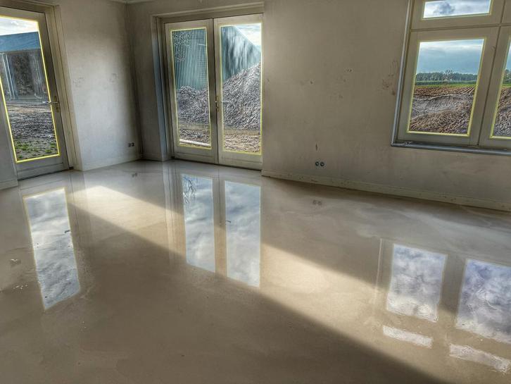 Egaliseren groot of klein we krijgen elke vloer strak envlak, Diensten en Vakmensen, Vloerleggers en Parketteurs, Vloerbewerking of Renovatie