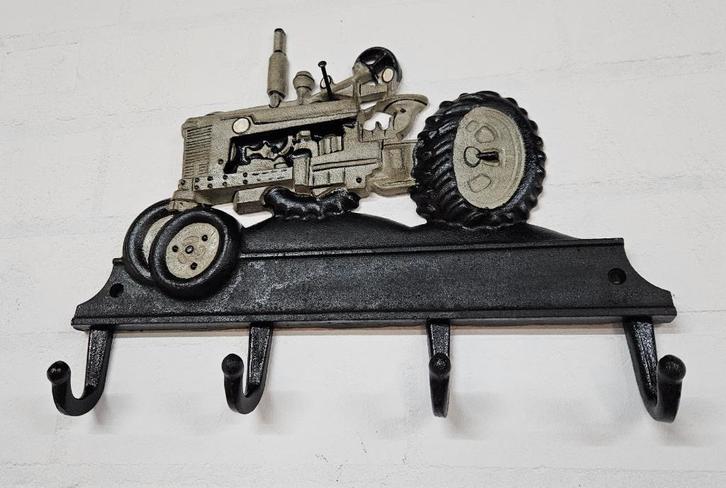 kapstok / TRACTOR/ TREKKER / 4 haken / tractor / gietijzer, Huis en Inrichting, Woonaccessoires | Kapstokken, Nieuw, Wandkapstok