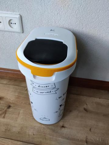 Curver voedsel container beschikbaar voor biedingen