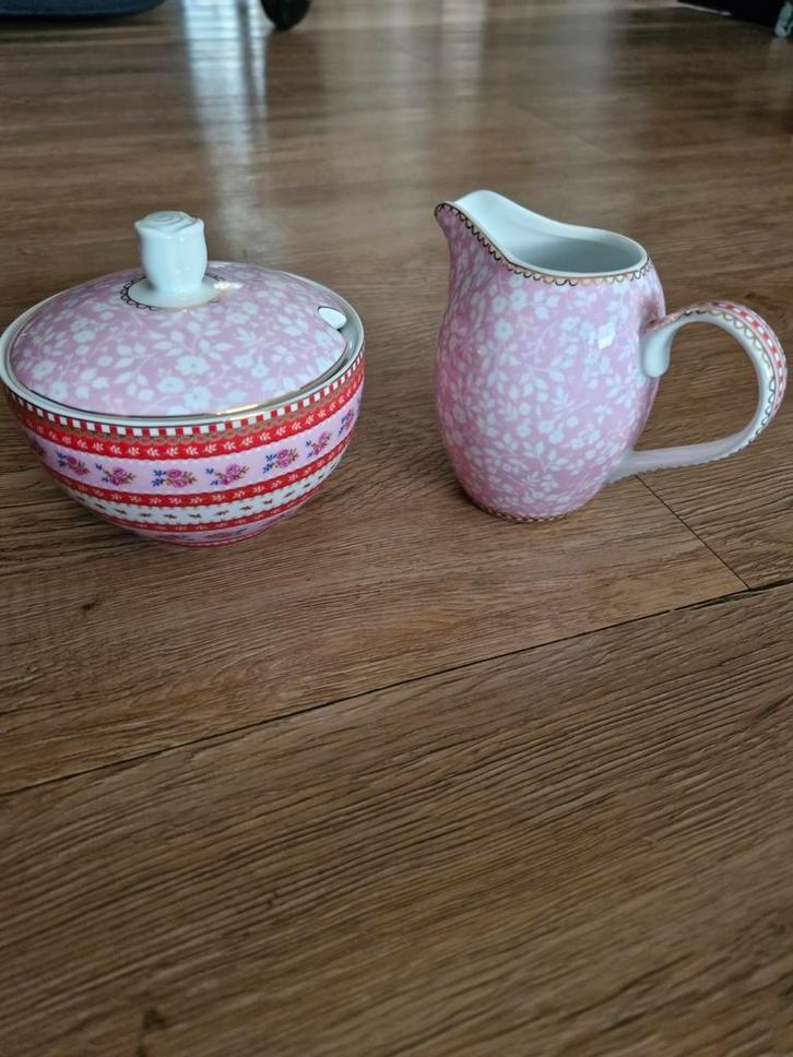 Pip Studio Suikerpot & Melkkannetje, Huis en Inrichting, Keuken | Servies, Zo goed als nieuw, Overige typen, Overige stijlen, Porselein