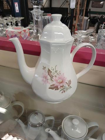 Mooie Theepot met Bloemenmotief beschikbaar voor biedingen
