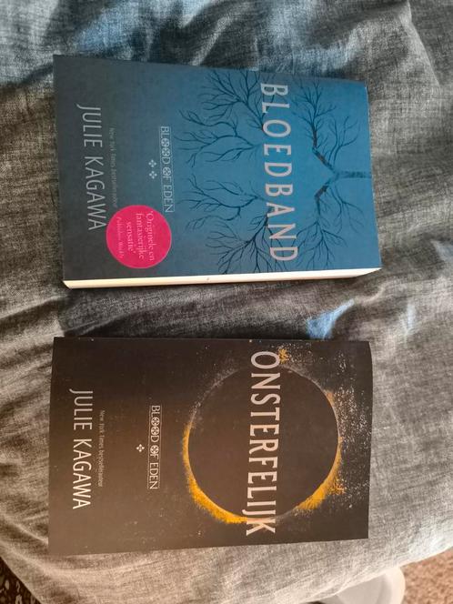 Julie Kagawa - Onsterfelijk & Bloedband, Boeken, Kinderboeken | Jeugd | 13 jaar en ouder, Zo goed als nieuw, Ophalen