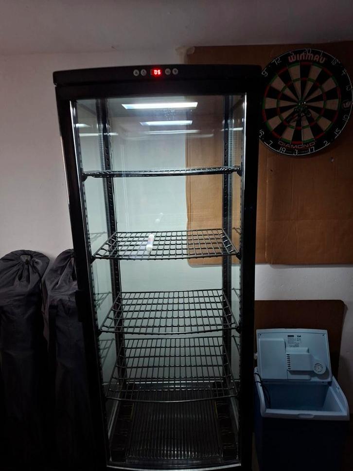 Koeling voor Drank en Gebak., Witgoed en Apparatuur, Koelkasten en IJskasten, Zo goed als nieuw, Zonder vriesvak, 200 liter of meer