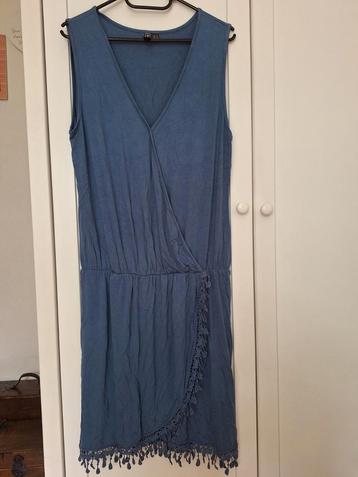 Jurk in wikkellook (blauw) beschikbaar voor biedingen
