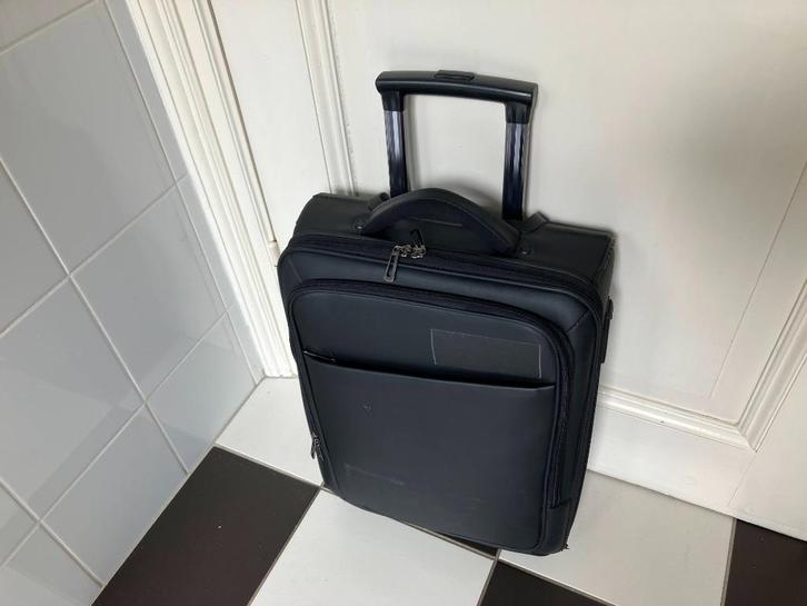 Handig reiskoffertje koffer met trekstang + wieltjes, Sieraden, Tassen en Uiterlijk, Koffers, Zo goed als nieuw, Zacht kunststof