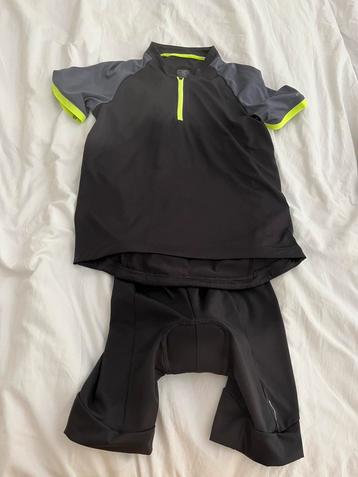 Fietsshirt en broek maat 140 (10 jaar) beschikbaar voor biedingen