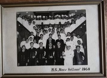 M. S.,, NIEUW HOLLAND ". 1958. Eerste bemanning. 36/26 cm.  beschikbaar voor biedingen