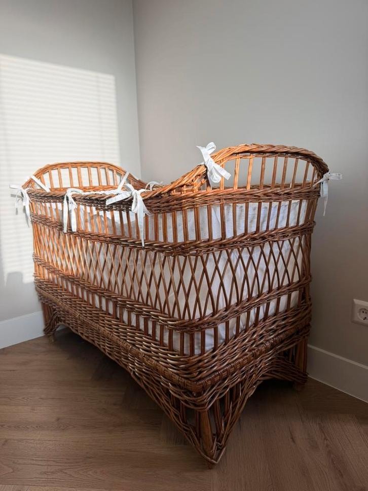 Rotan wieg/ledikant incl. aankleding, Kinderen en Baby's, Babywiegjes en Ledikanten, Zo goed als nieuw, Wieg, Ophalen