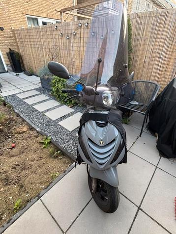 Zip 4takt bouwjaar 2021 ,19004 KM beschikbaar voor biedingen