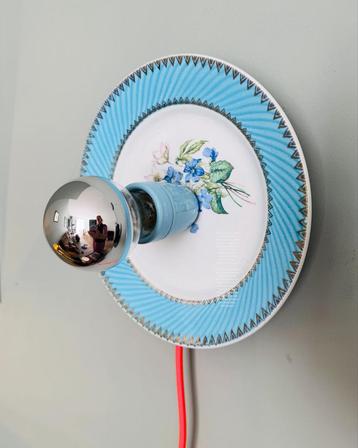 Wandlampje van vintage bord