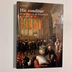 A. Nelemans, Hic conditur, graven Nieuwkerk Dordrecht, Ophalen of Verzenden, Zo goed als nieuw, Arie Nelemans