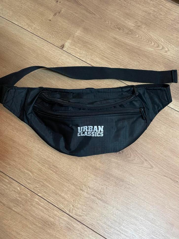 Urban Classics TB4175 Schoudertas - Zo Goed Als Nieuw, Sieraden, Tassen en Uiterlijk, Tassen | Schoudertassen, Zo goed als nieuw