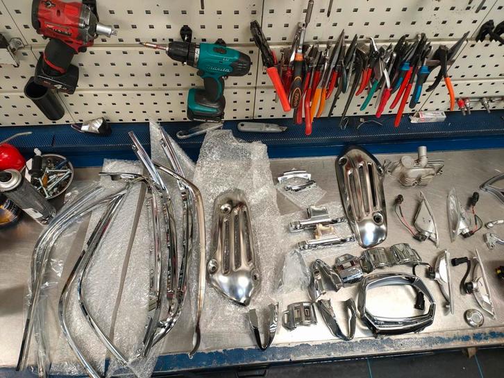 Nieuwe Vespa Sprint onderdelen carterkap verlichting chroom, Fietsen en Brommers, Brommeronderdelen | Scooters, Nieuw, Vespa, Koplamp