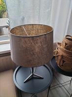 Leuke lamp zwarte pootjes de kap is taupe, Huis en Inrichting, Lampen | Lampenkappen, Ophalen, Zo goed als nieuw, Rond