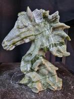Mooi groot gecarved paard van jade, serpentijn, Verzamelen, Mineralen en Fossielen, Ophalen of Verzenden, Mineraal
