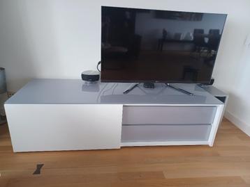 Moderne strak stijlvol wit tv-meubel beschikbaar voor biedingen